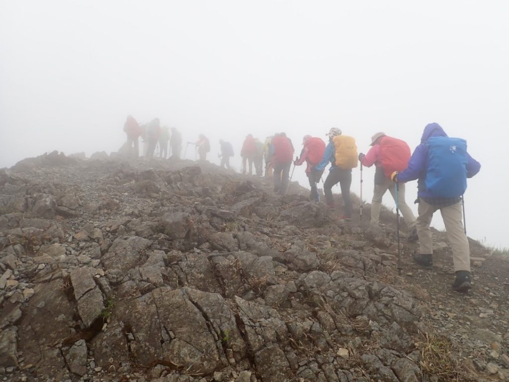 霧の山稜 比良山地の最高峰 武奈ヶ岳 21 05 09 大垣山岳協会