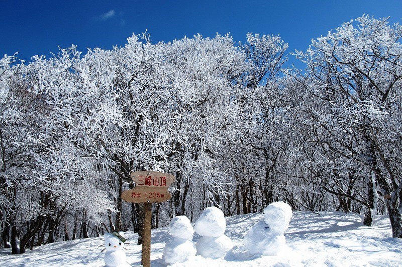 霧氷のトンネルを歩く三峰山 22 02 25 大垣山岳協会 霧氷のトンネルを歩く三峰山 22 02 25 大垣山岳協会